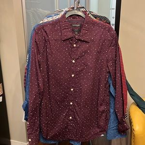 Men’s Small Banana Republican Button up purple with white dots